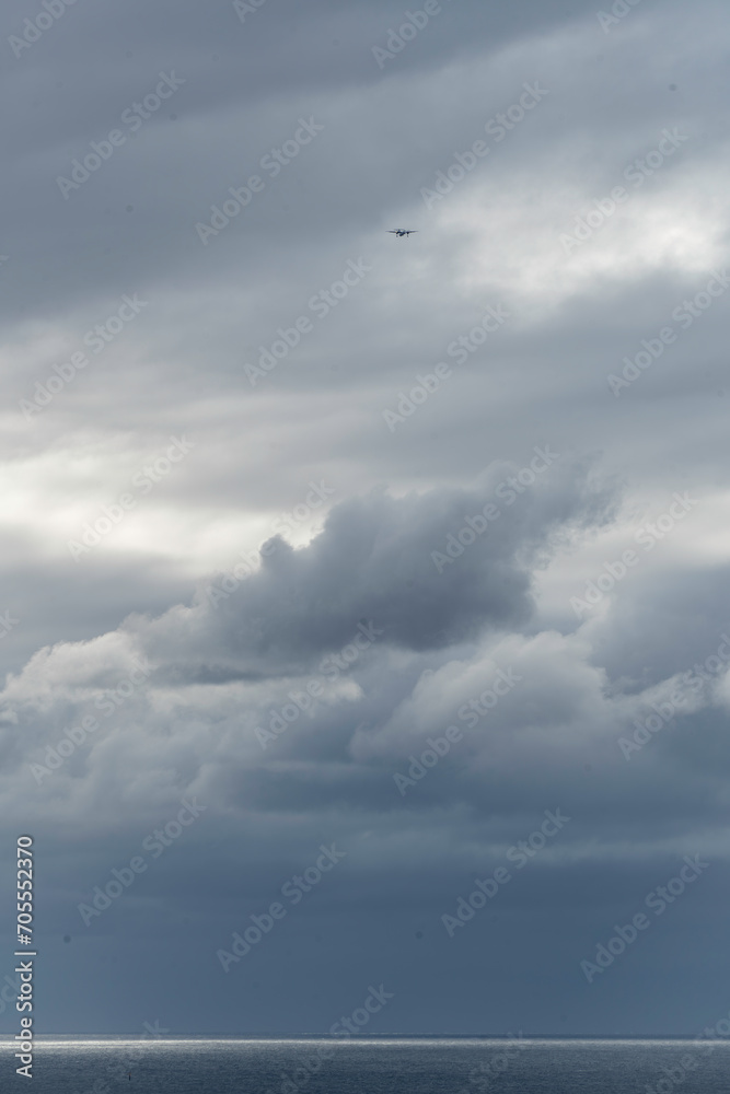 入道雲と飛行機