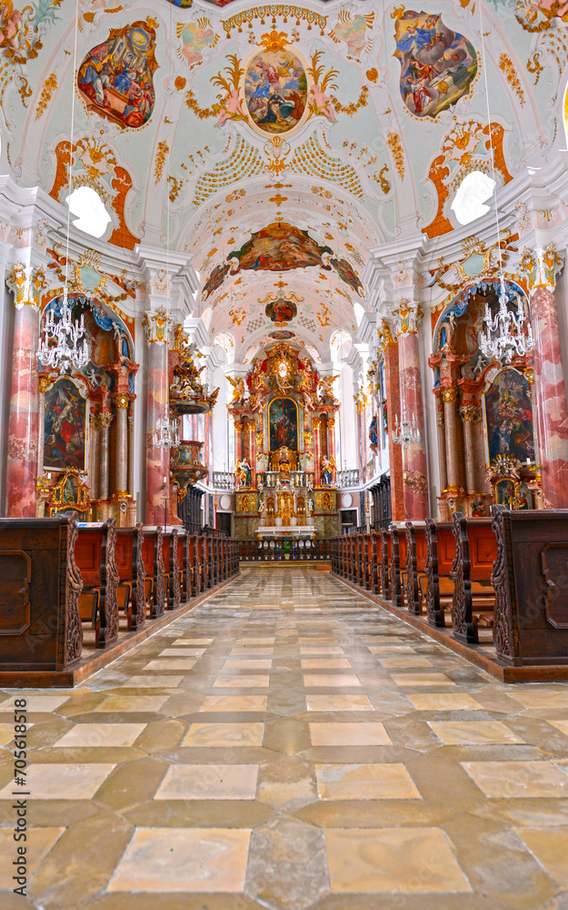 Innenansicht der Frauenkirche (Zu Unserer Lieben Frau) in Günzburg, Schwaben (Bayern) 