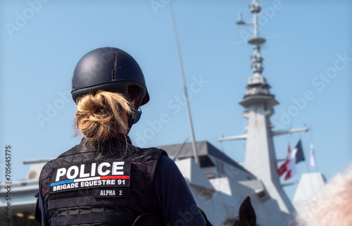 Fototapeta Naklejka Na Ścianę i Meble -  French woman police on horses