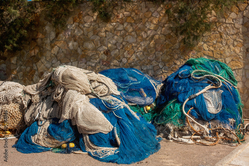 Fischernetze an Mauer, Cala Rajada, Mallorca