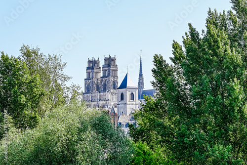 Orléans, Kathedrale, Sainte-Croix, Altstadt, Stadt, Altstadthäuser, La Loire, Fluss, Loiretal, Flusstal, Flussufer, Uferweg, Heilig-Kreuz Kathedrale, Centre-Val de Loire, Frühling, Sommer, Frankreich