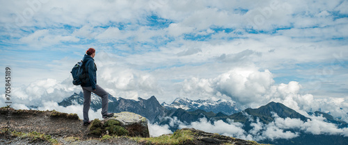 Wanderin auf einem Berg © m.mphoto