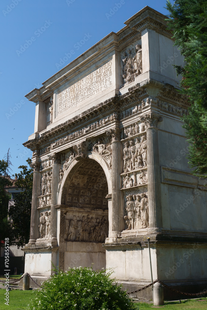 Fototapeta premium Benevento: Arco di Traiano, Roman arch, at morning