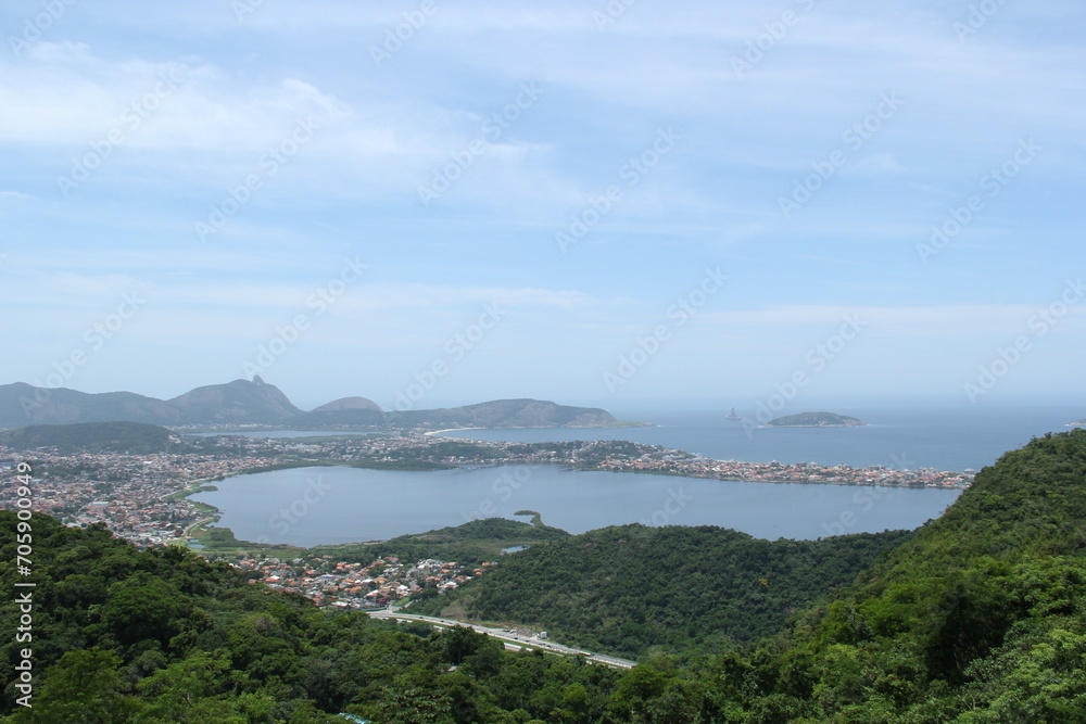 Vista panoramica da Região Oceânica de Niterói no Rio de Janeiro, parque da cidade.