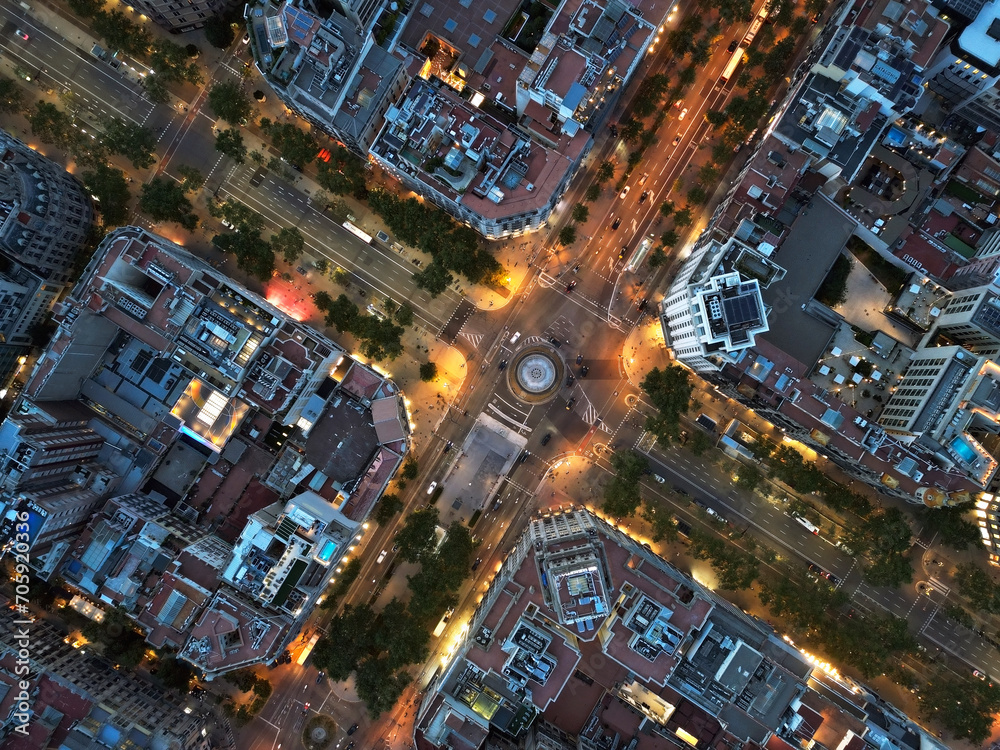 Central areas of Barcelona at night. Top view, filming from a drone. - obrazy, fototapety, plakaty 
