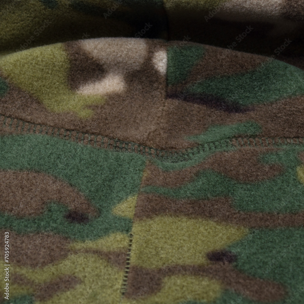 Soldat Ukrainien Portant L'uniforme Militaire Avec Drapeau Et Chevron Représentant Trident National En 302849217