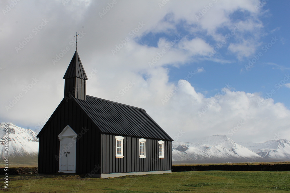 Fototapeta premium black church in iceland