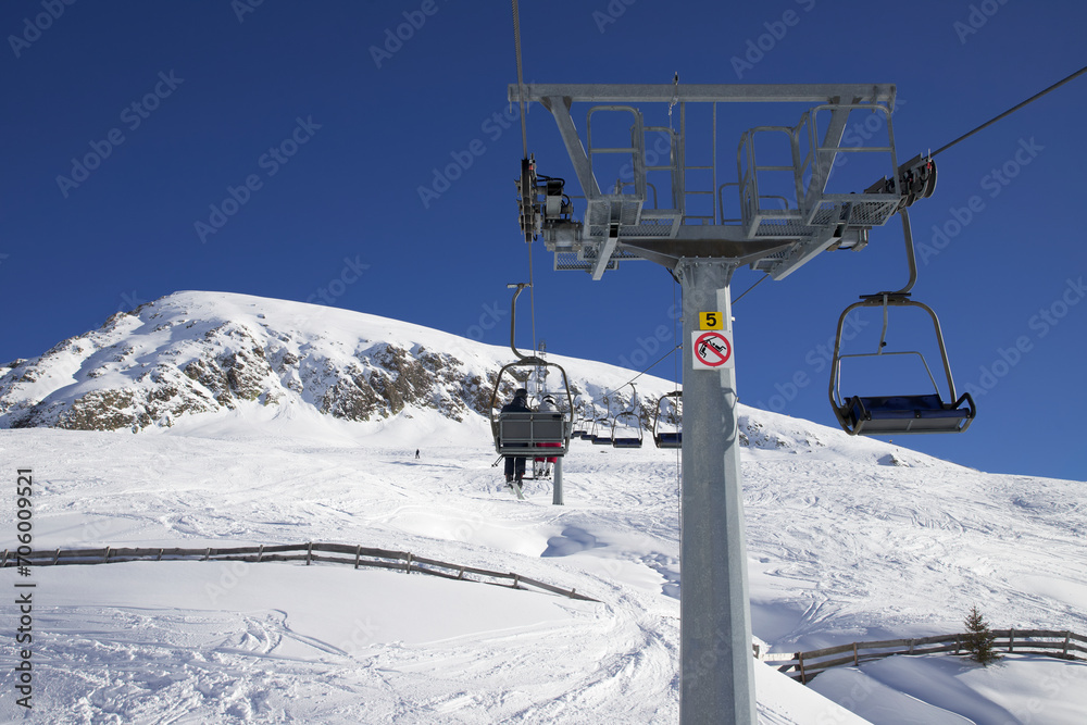 Skigebiet in Meran in Tirol in den Alpen Skigebiet in Meran in Tirol in den Alpen