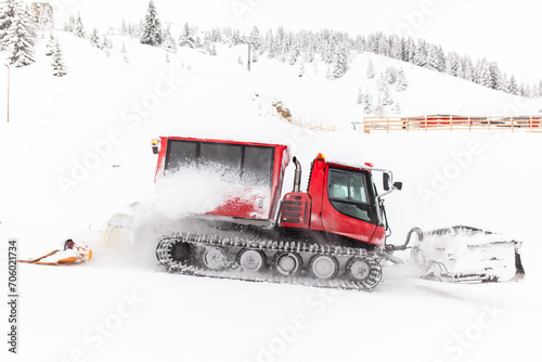 Schilderij op canvas Red snowcat vehicle preparing ski slopes.