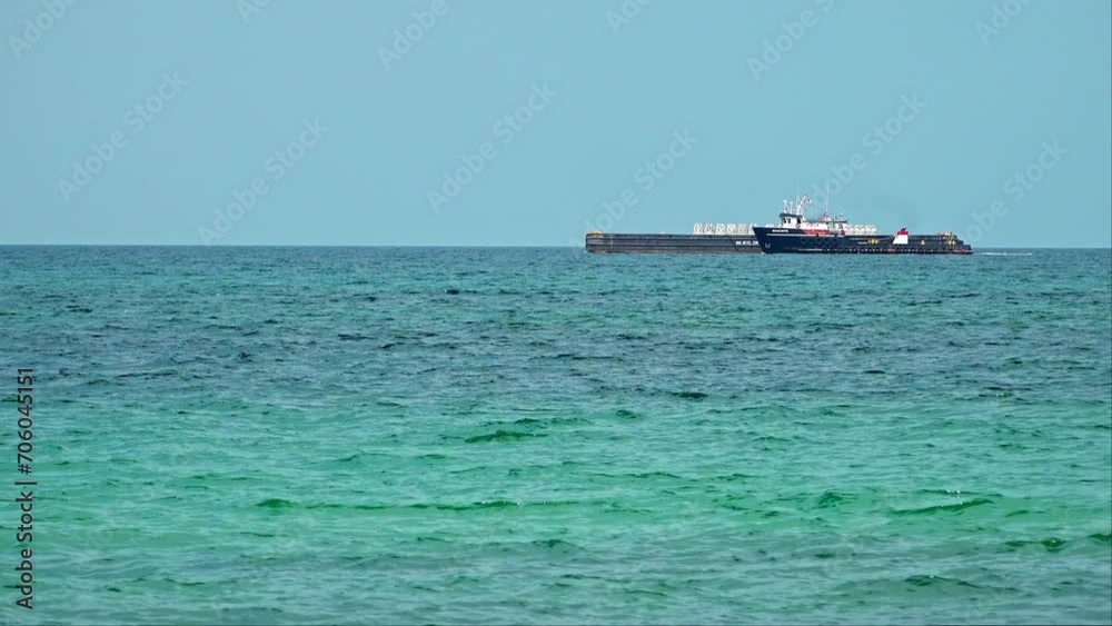 Tug pulling skid with prefabricated structures Tug pulling skid with prefabricated structures