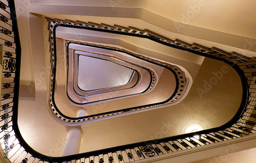 Obraz na płótnie staircase in the building w salonie