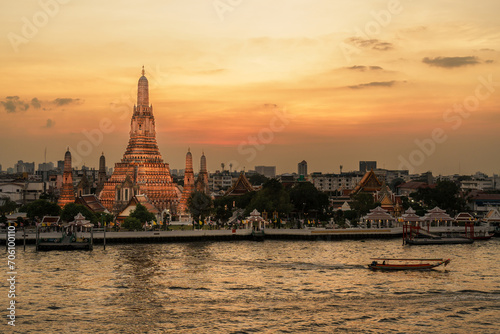 Wat Arun Temple in sunset, Temple of Dawn near Chao Phraya river. Landmark and popular for tourist attraction and Travel destination in Bangkok, Thailand and Southeast Asia concept © Jo Panuwat D