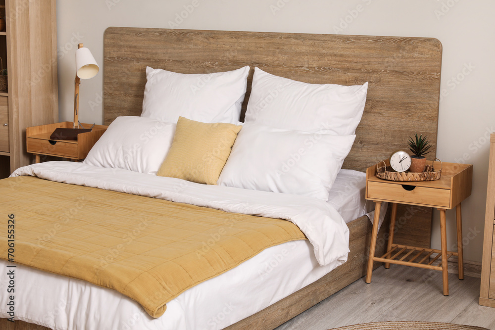 Obraz premium Interior of stylish bedroom with big bed and tables