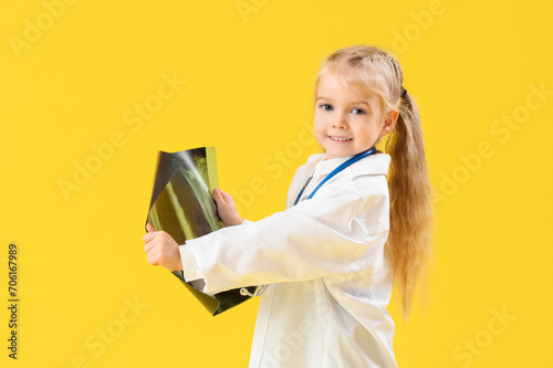 Cute little doctor with x-r...