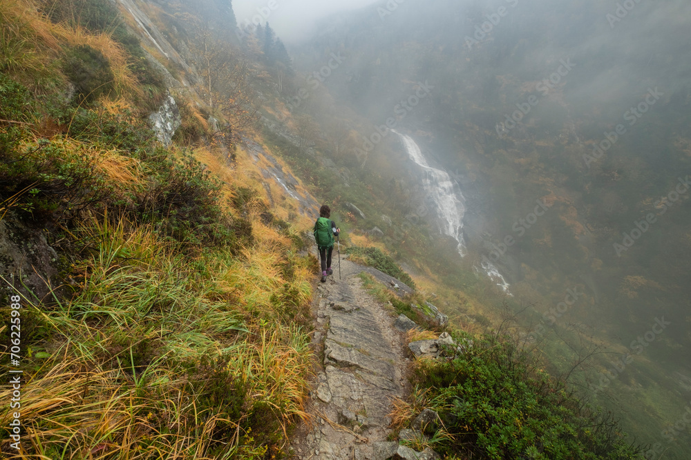 cascada de la Louze, valle de Valier -Riberot-, Parque Natural Regional de los Pirineos de Ariège, cordillera de los Pirineos, Francia