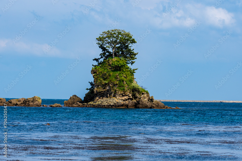 The Onnaiwa rock at Amaharashi Beach, Takaoka City, Toyama Prefecture The Onnaiwa rock at Amaharashi Beach, Takaoka City, Toyama Prefecture