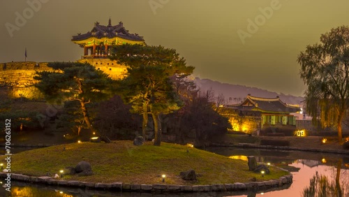 Time lapse, as it gets dark, Dongbuklu and Yongyeon are lit up and it is beautiful. Zoom in