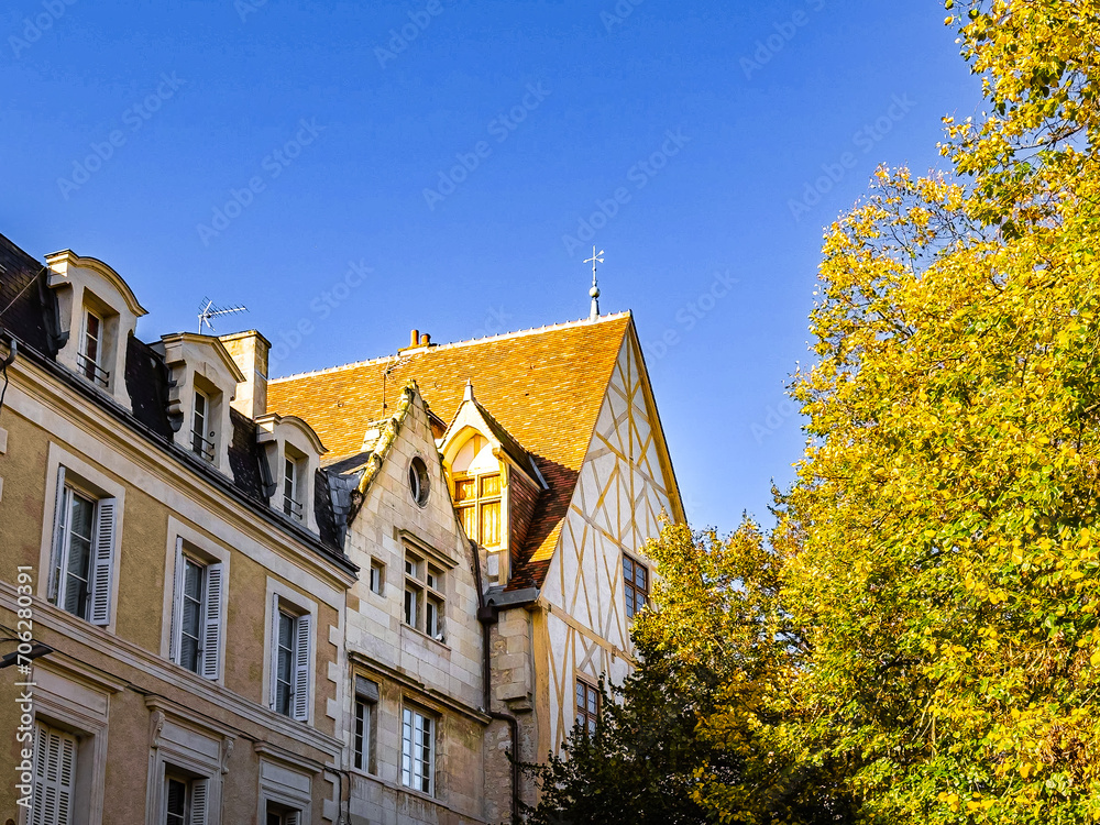Obraz premium Downtown Poitiers Unveiled: Captivating Street Views in France