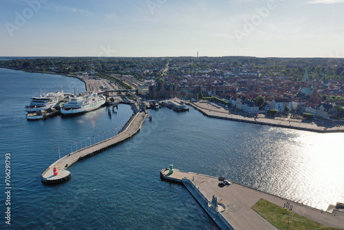 Foto Luftaufnahme Hafeneinfahrt Fährhafen Helsingør auf der Insel Seeland in Dänemark