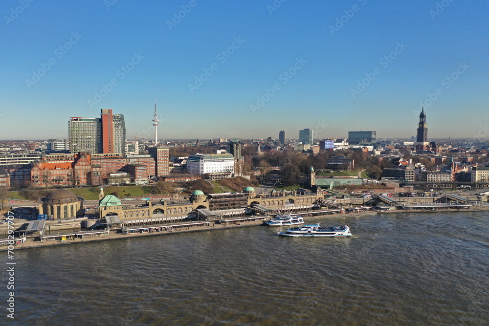 Hamburg Hafen, Landungsbrücken in Richtung Innenstadt Luftaufnahme