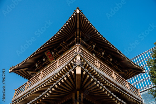 traditional chinese temple architecture © Neo_Choi
