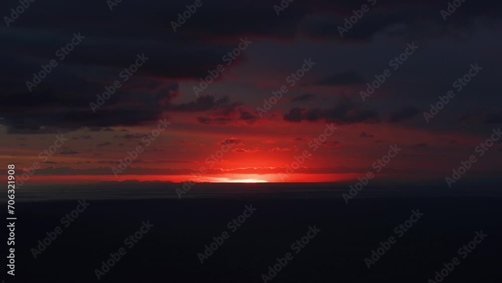 levé de soleil sur la corse en contre jour
