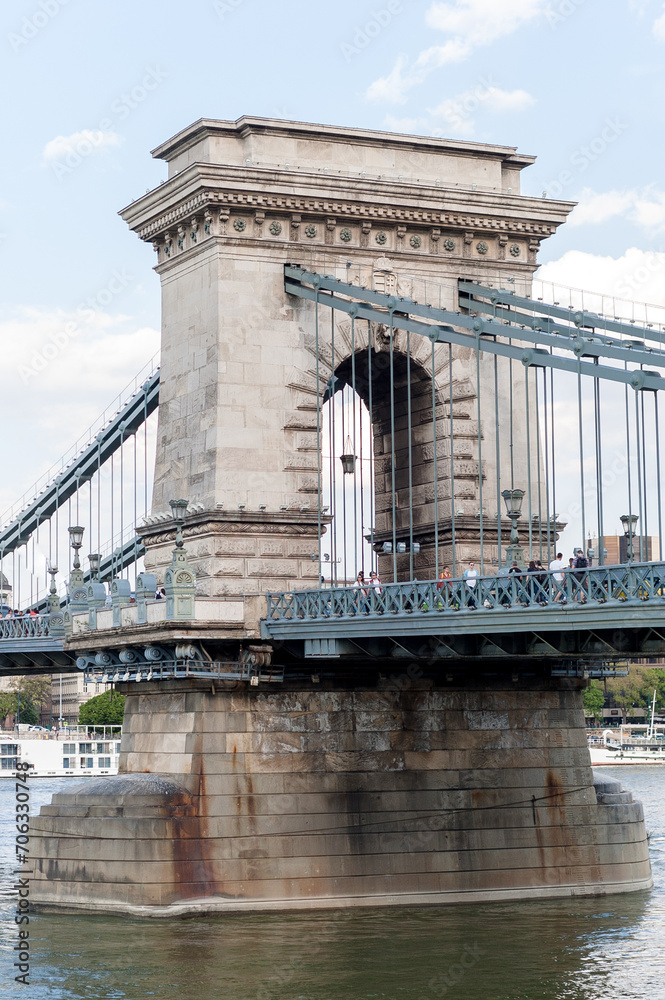 Obraz premium Szechenyi Chain Bridge in Budapest, Hungary