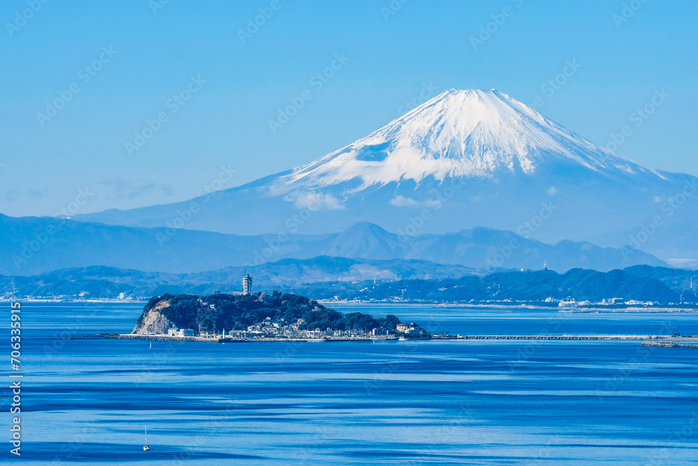日本神奈川県江ノ島と富士山