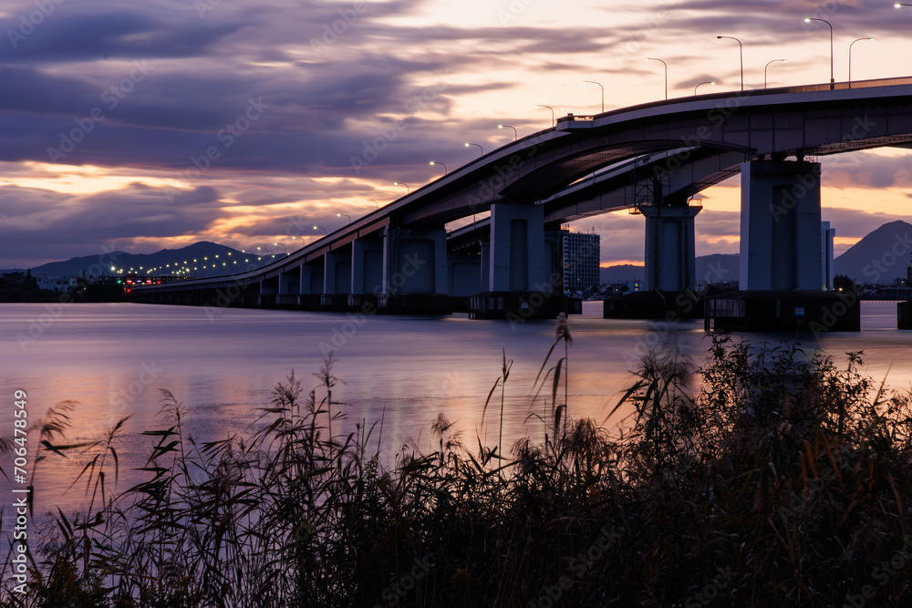 琵琶湖と琵琶湖大橋