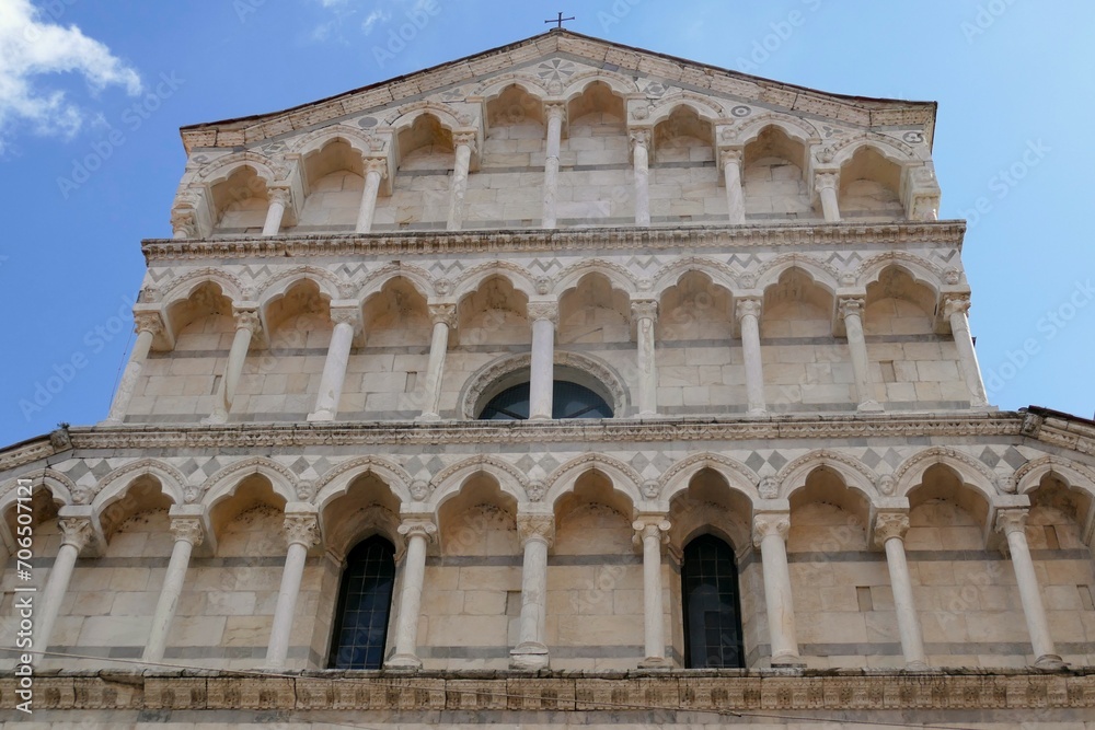 La façade de l’église San Michele in Borgo à Pise