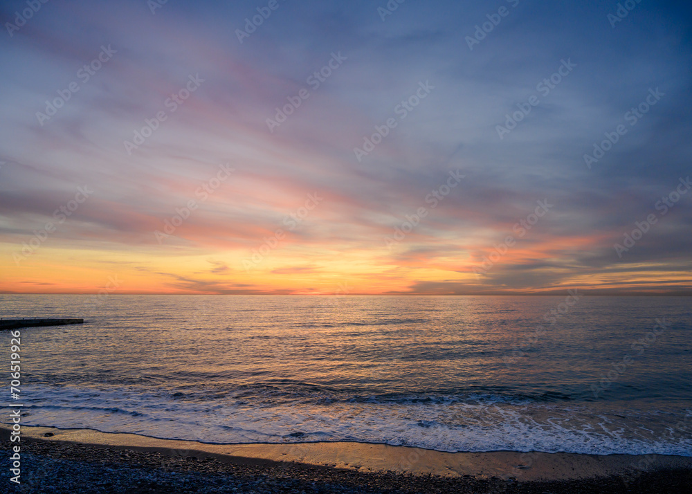 Naklejka premium Sunset over the sea in winter