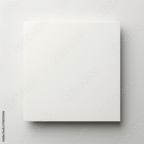 Fotografia de estilo mockup con detalle de bloc de notas de color blanco sobre fondo neutro © Iridium Creatives