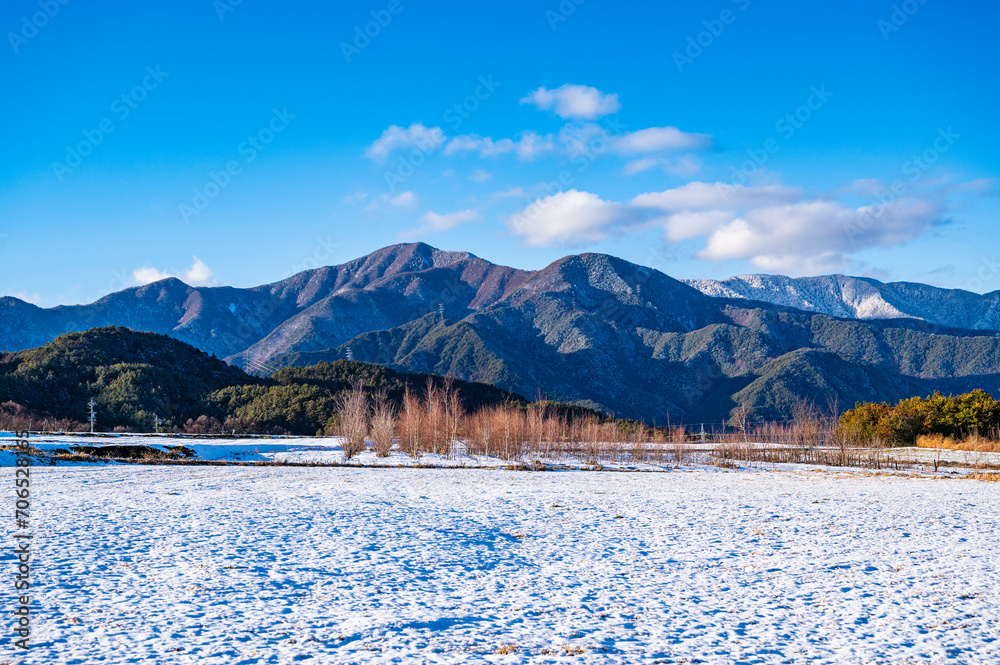Obraz premium 雪が降った山形村の自然風景