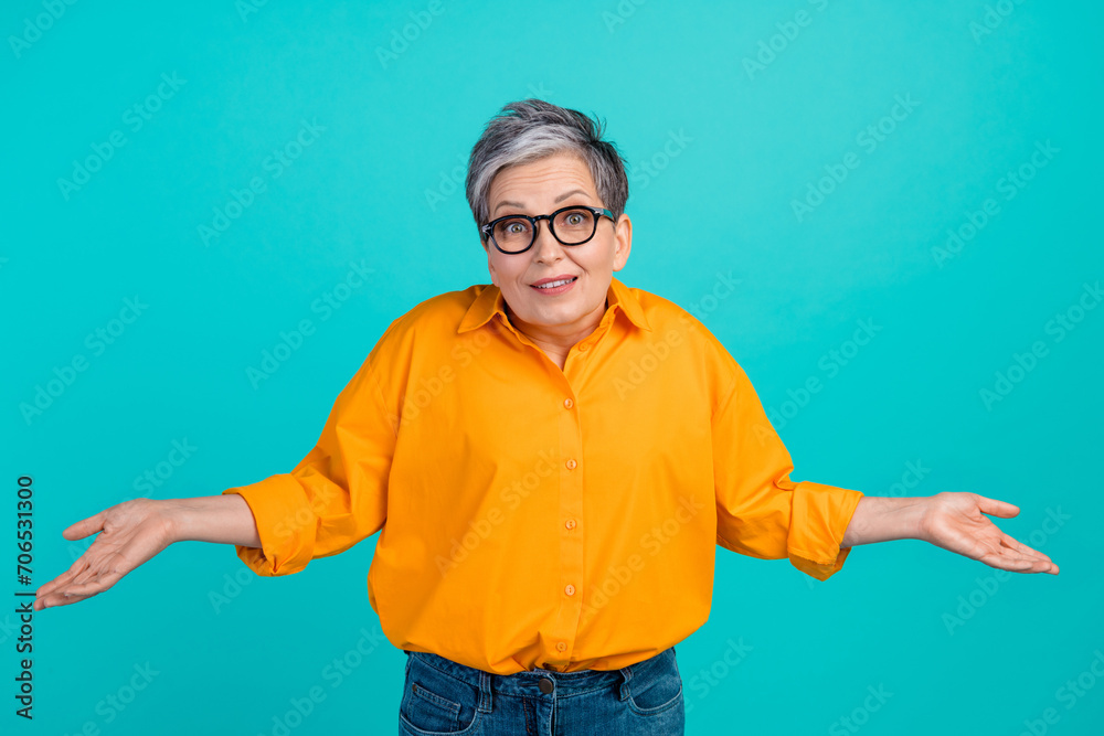 Naklejka premium Photo of confused business woman mature aged specialist shrug shoulders say sorry to employees isolated on aquamarine color background