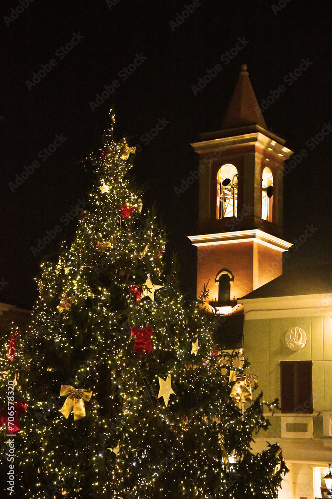 Albero di Natale e campanile, porto di Cesenatico