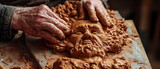 Uma fotografia macro das mãos de um artista esculpindo meticulosamente uma obra-prima de argila em miniatura, mostrando precisão e habilidade artesanal