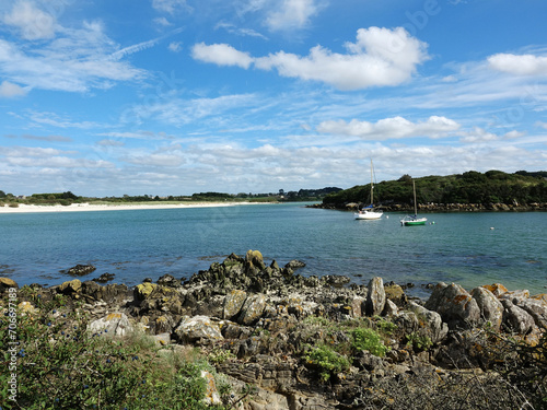 Obraz na płótnie Voilier amarrés dans l'Anse du Guillec en Bretagne w salonie