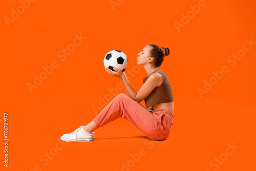 Beautiful young sporty woma...