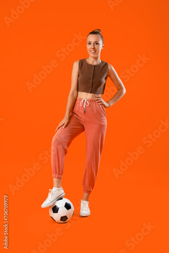 Beautiful young sporty woma...