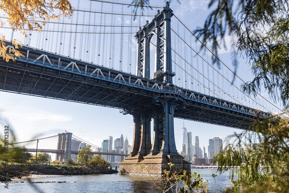 Fototapeta premium New York, Manhattan Bridge, autumn 2023