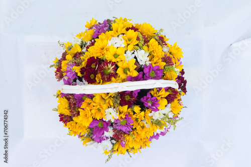 Circle of many kinds of beautifully decorated flowers 