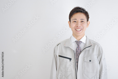 作業着を着て笑顔の男性 photo
