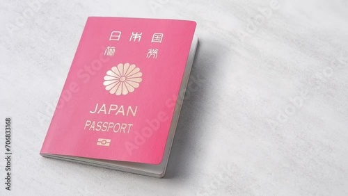 日本のパスポート（一般旅券10年用赤色）に風が吹く動画素材
