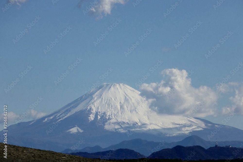 富士山、日本国の有名なランドマーク、藤沢市海岸からの眺望