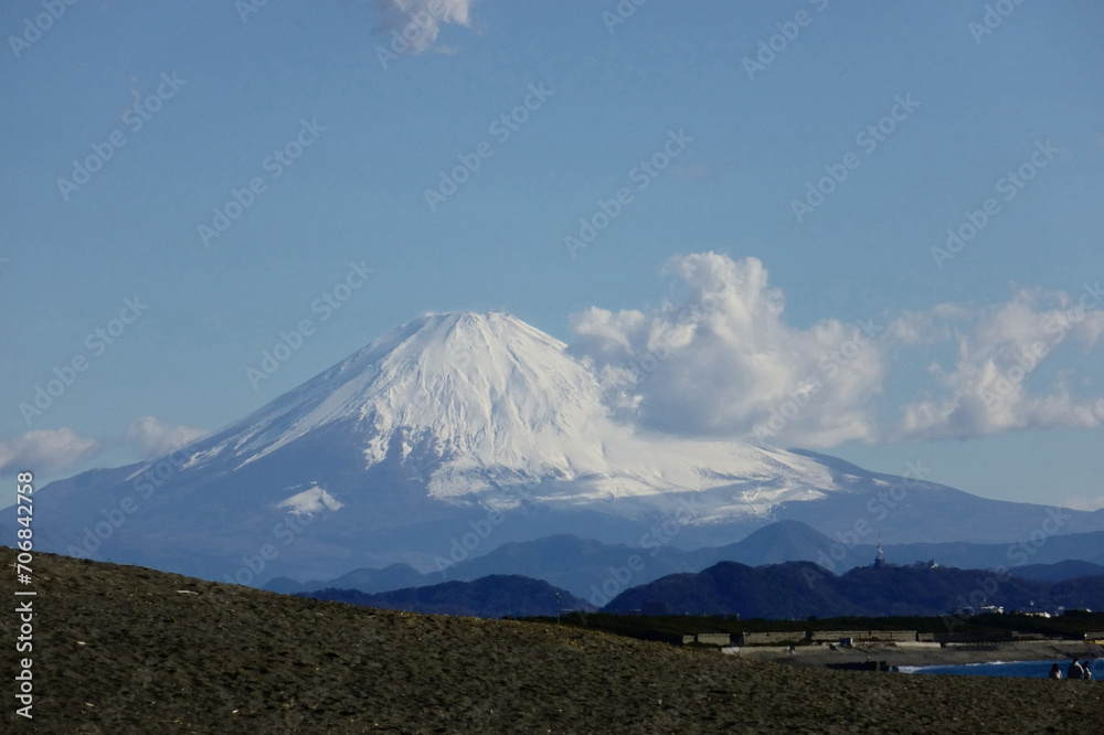 富士山、日本国の有名なランドマーク、藤沢市海岸からの眺望