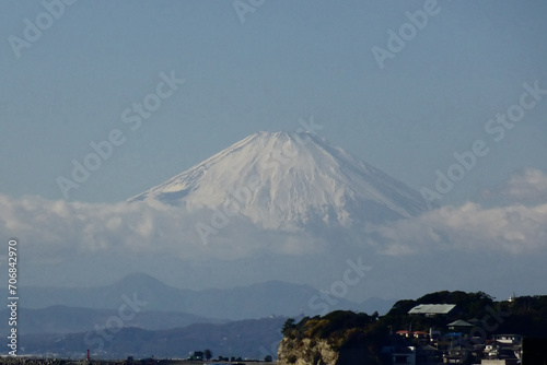 富士山、日本国の有名なランドマーク、藤沢市海岸からの眺望 photo