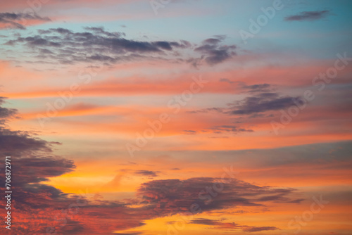 Ciel rougeoyant au coucher du soleil © PPJ