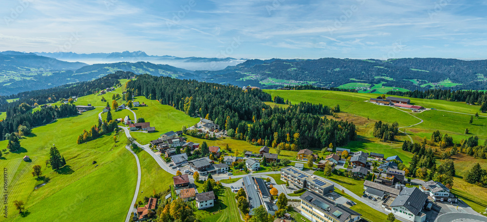 Panoramablick über Sulzberg in Vorarlberg nach Westen zum Pfänder und zum Säntis - obrazy, fototapety, plakaty 