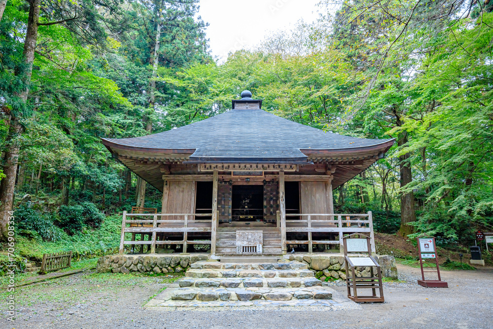 初秋の中尊寺 岩手県平泉町 Chusonji Temple in early autumn. Iwate Pref, Hiraizumi town. 初秋の中尊寺 岩手県平泉町 Chusonji Temple in early autumn. Iwate Pref, Hiraizumi town.