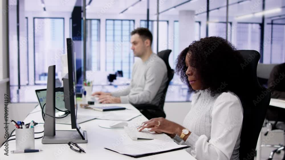 Consulting Financial Tax Accountant In Office Consulting Financial Tax Accountant In Office